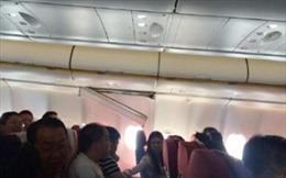 Máy bay Trung Quốc rơi tự do 4km, hành khách văng lên trần